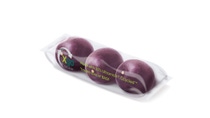 The packaging’s MAP properties preserve the quality of the passion fruit.